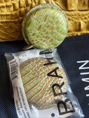 BRAHMIN Tape Measure NWT - Lime
Vineyard (Lime Green/Coral) Melbourne Croc
